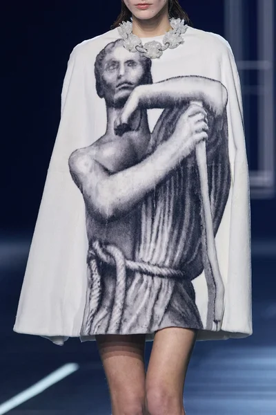 Look 30